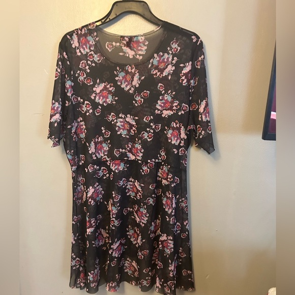 Lane Bryant shirt - black/pink floral short sleeve sheer mesh high/low tunic - Picture 6 of 8